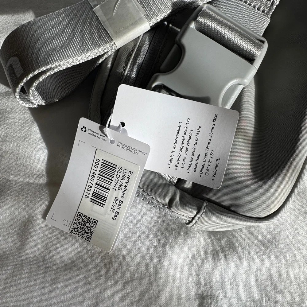 🆕 Lululemon Everywhere Belt Bag - Silver Drop